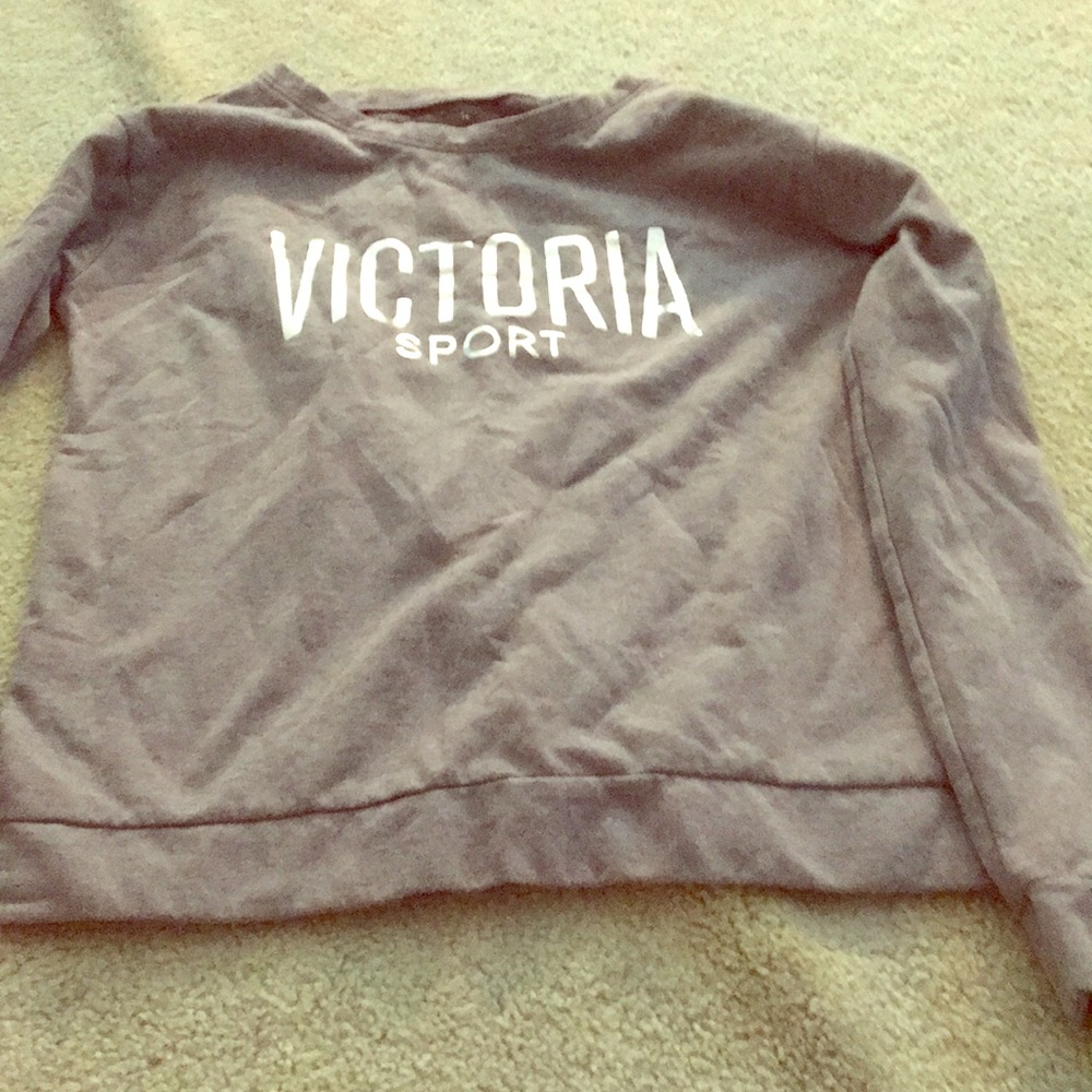 Victoria sport throw over sweatshirt size S